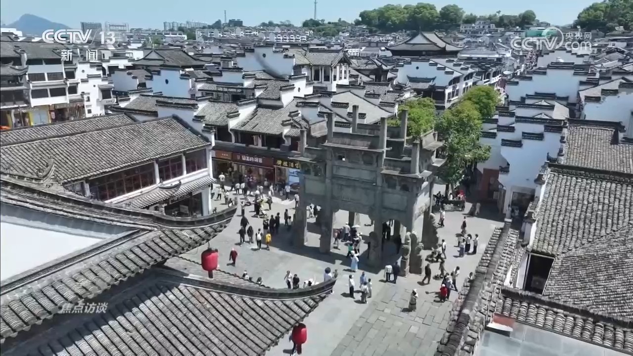 上海一养护院把人关在像猪圈的房间