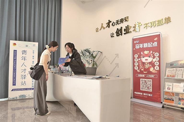 习近平会见白俄罗斯总统卢卡申科