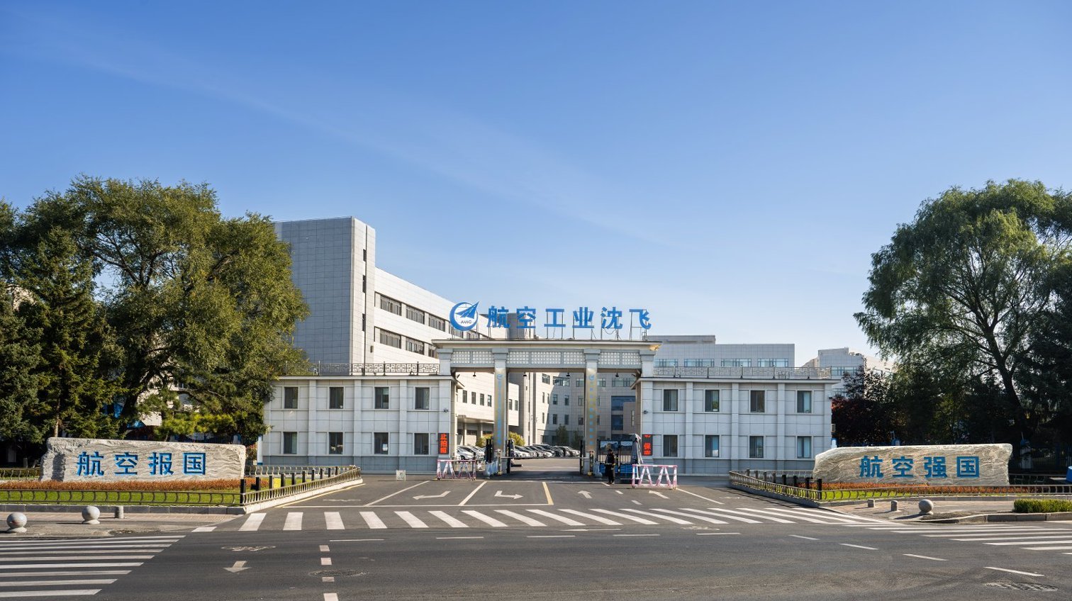 吴镇宇晒费曼王嘉尔合照