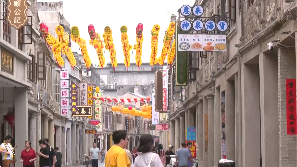 辽宁舰航母编队参加围岛演习