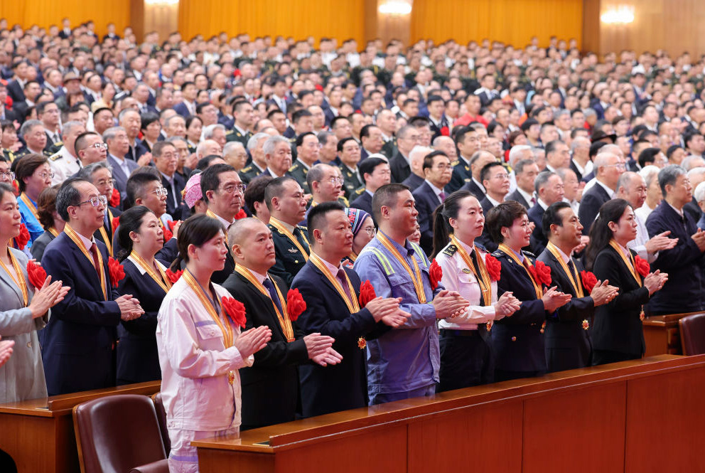 解放军破晓出击现场画面